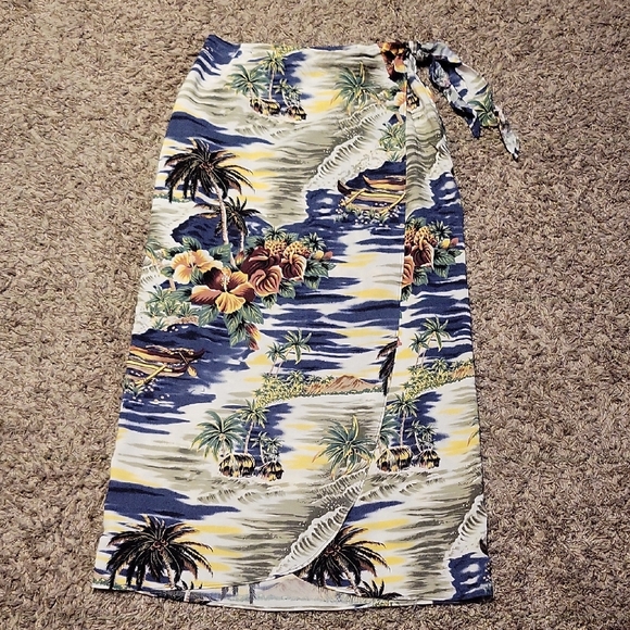 The Hawaiian Original Other - Hilo Hattie Hawaiian Original Tropical Skirt Sarong Small Vacation Luau Vintage